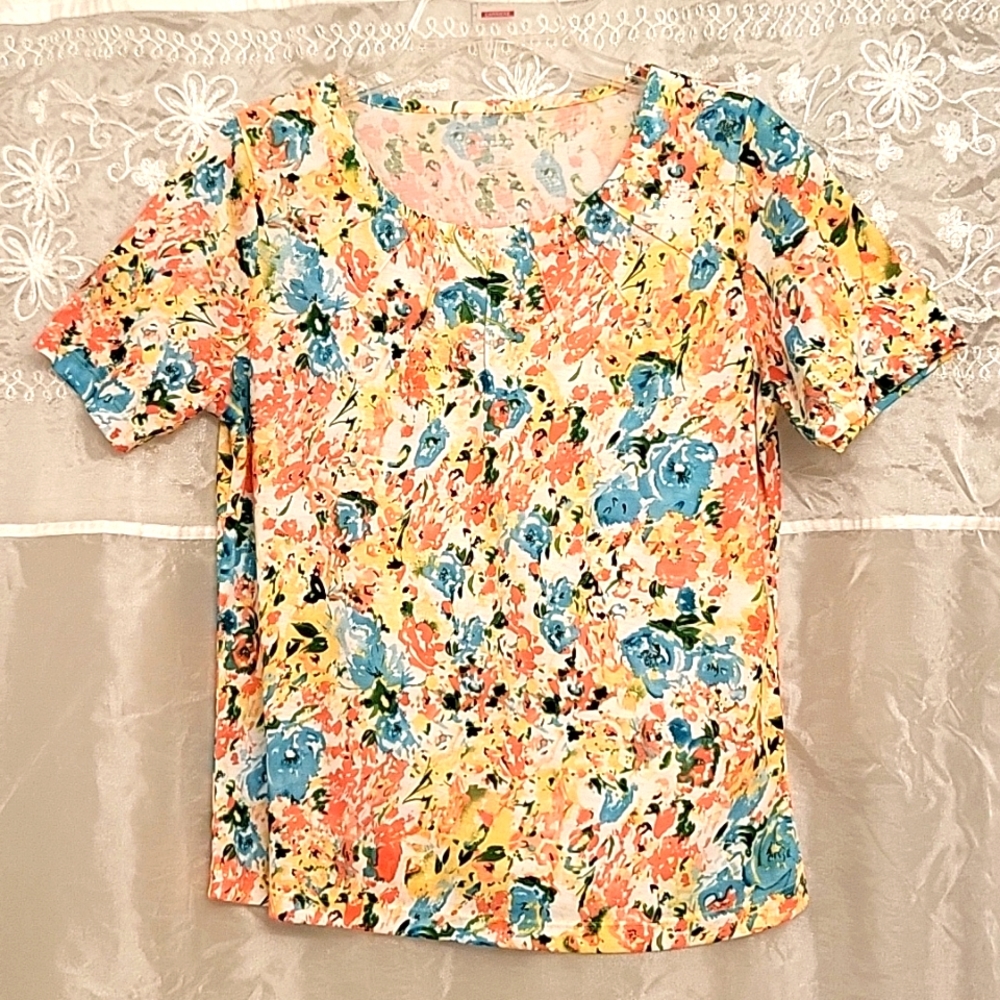 Alia Petite Floral T-shirt with Sparkles! S/M